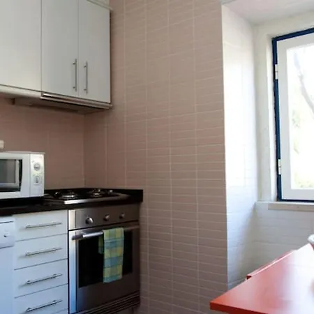 Bright In Lisbon, 70 Sqm Near Center Appartement