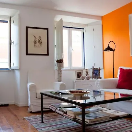 Bright In Lisbon, 70 Sqm Near Center Lisboa